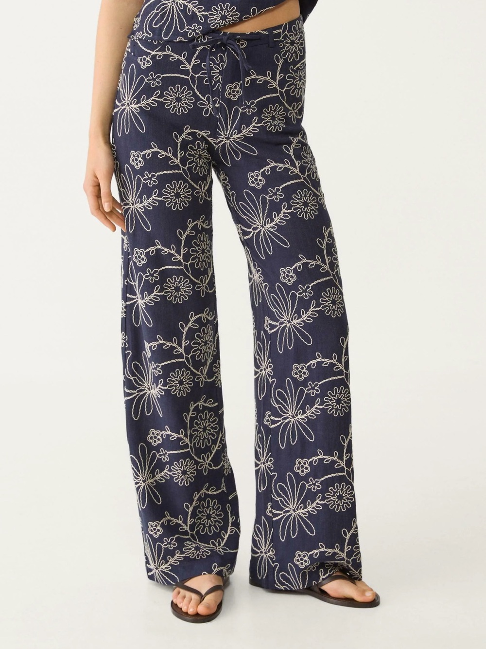 Stradivarius size 2 Women's Blue Linen Blend Embroidered wide Leg Trousers